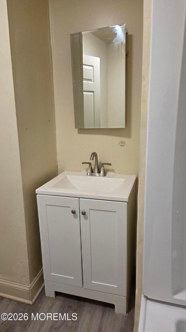 Building Photo - 44 Borden Ave