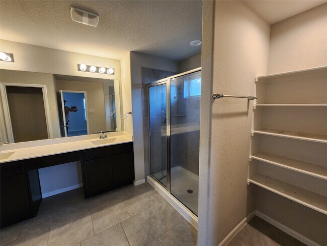 Building Photo - 1310 Central Heights Dr