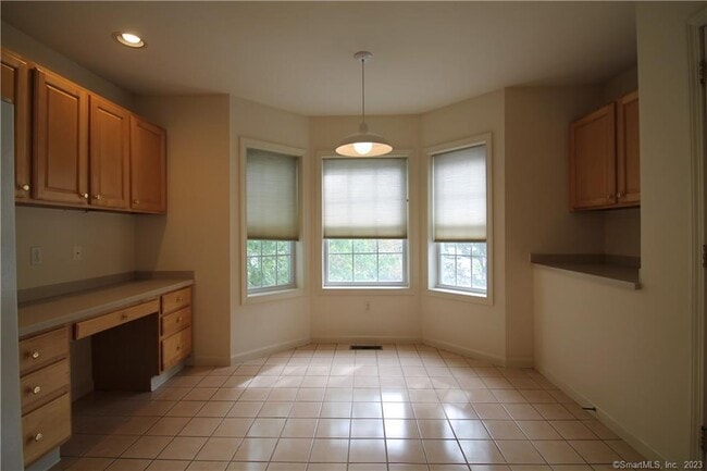 Building Photo - 1407 Larson Dr