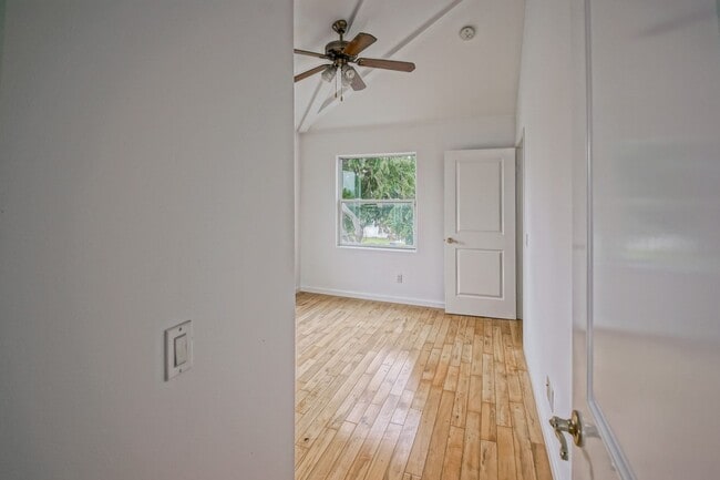 Building Photo - REMODELED, BRIGHT & SPACIOUS, 2-STORY HOME...