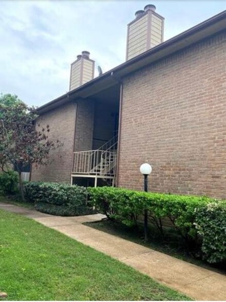 Primary Photo - 9000 Bissonnet St
