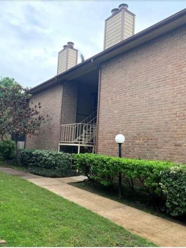 Building Photo - 9000 Bissonnet St