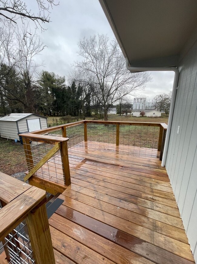 Building Photo - Adorable Chickamauga House