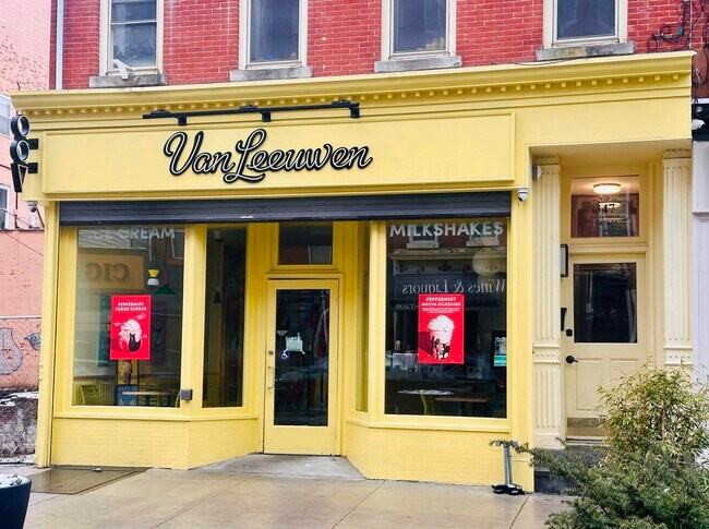 Building Photo - 354 Grove St