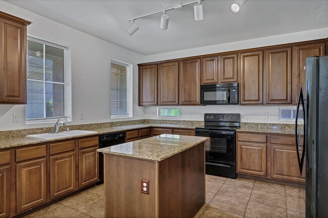 Building Photo - 10132 E Isleta Ave
