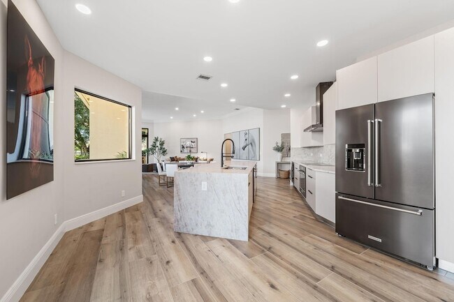 Building Photo - 2658 Players Ct