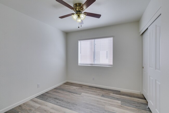 Building Photo - SUMMERLIN BEAUTY WITH UPGRADES*3 LARGE BED...