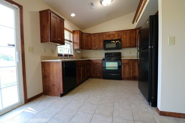 Building Photo - Gorgeous Duplex with Amazing View Off of Scenic Drive!