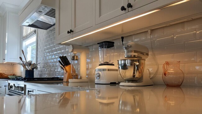 Building Photo - 417 Edge of Woods Rd