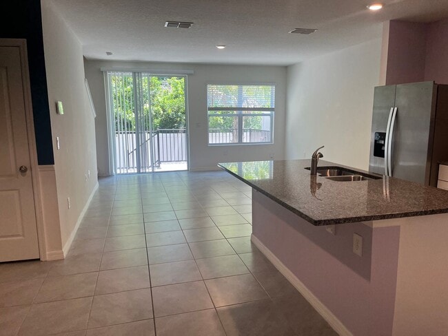 Primary Photo - 3 bed 2 bath Townhome in Port Orange