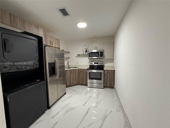 Building Photo - 2796 SW 34th Ct