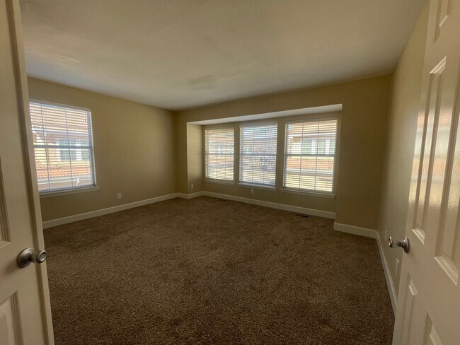 Building Photo - $0 DEPOSIT OPTION. LUXURIOUS 3BED/3.5 BATH...