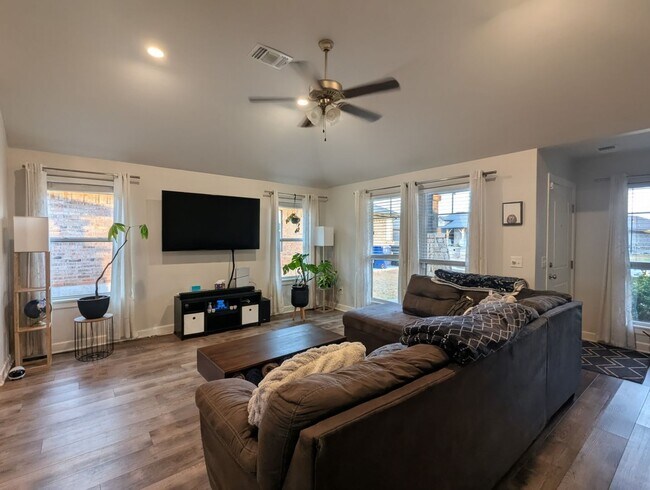 Building Photo - Modern Norman Home | Storm Shelter, Covered Patio, Community Pond & Park!