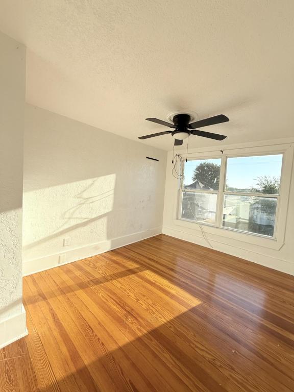Building Photo - 304 N Roney St