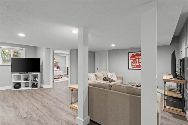 Building Photo - 9004 W 148th St