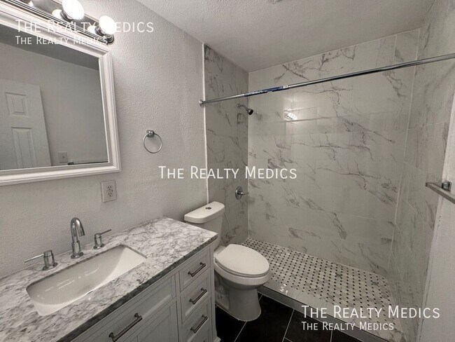 Building Photo - 1150 Overlook Terrace