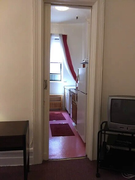 Building Photo - 556 W 165th St