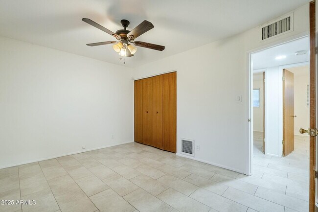 Building Photo - 125 E Papago Dr