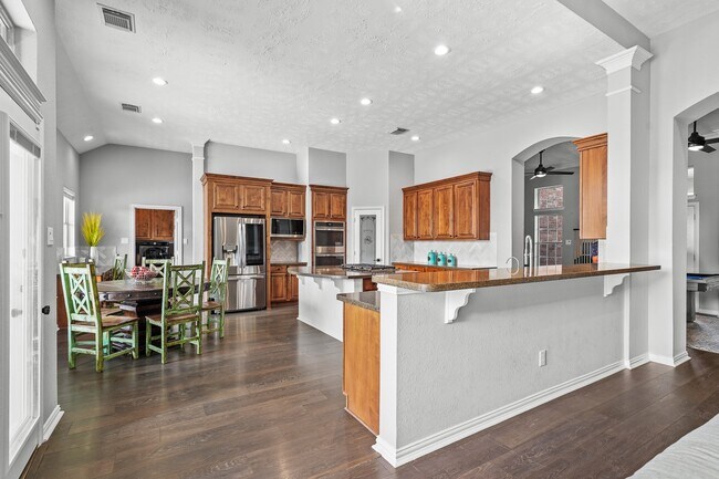 Building Photo - 4703 Oxbow Cir W