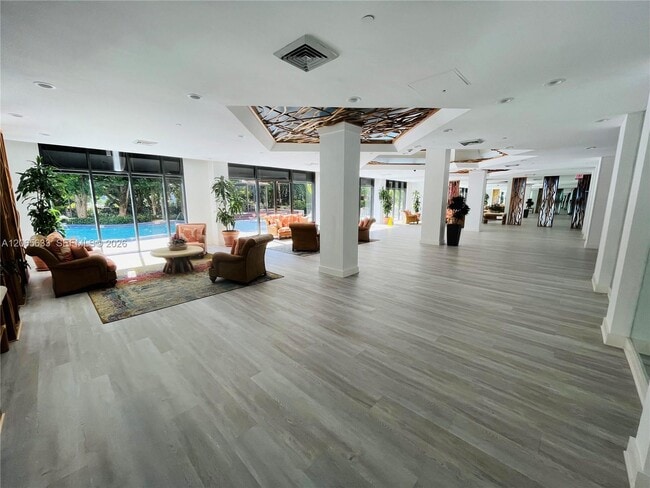 Building Photo - 1450 Brickell Bay Dr