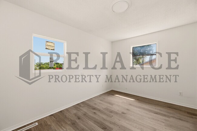 Building Photo - 322 S Jonathan St