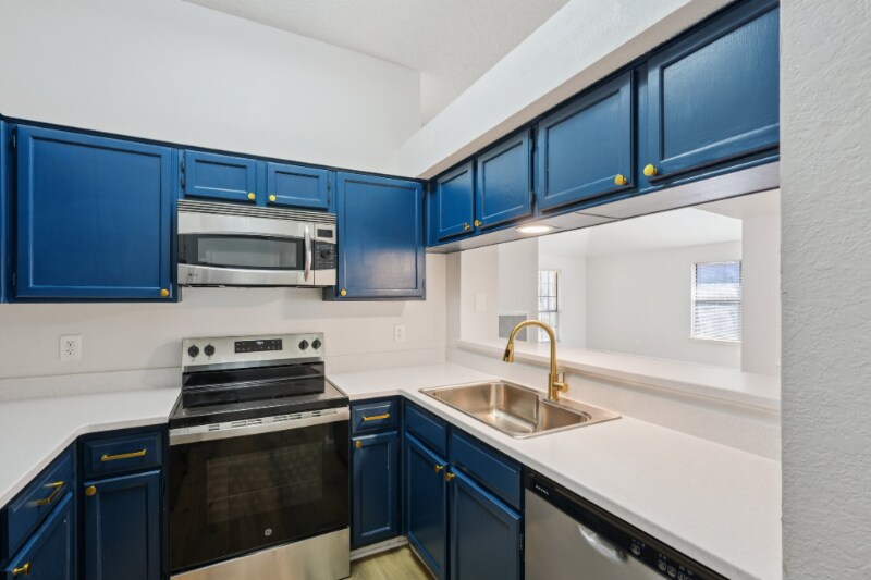 Building Photo - 558 Lee Dr