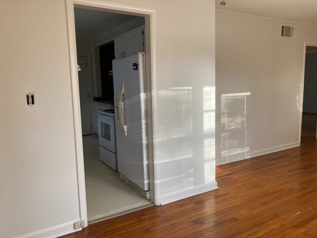 Building Photo - 2/1 Home in Garden Lakes $995.00