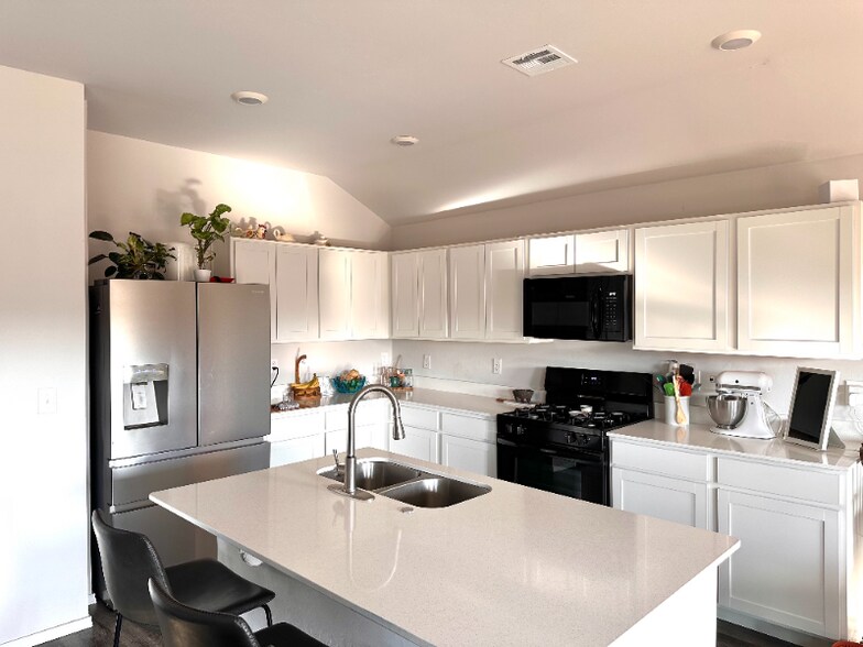 Building Photo - 1908 Bigtooth Aspen Trl