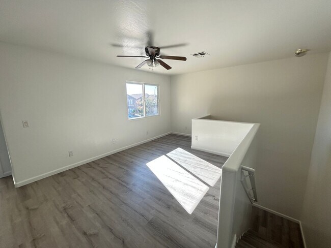 Building Photo - Stunning 4 Bedroom Remodel in Harbor Shores