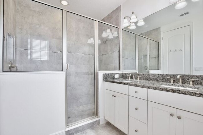 Building Photo - Elegant 2/2.5 Townhome in Guard-Gated Eagl...