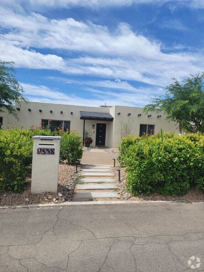Building Photo - Charming Central Tucson Retreat with Updat...