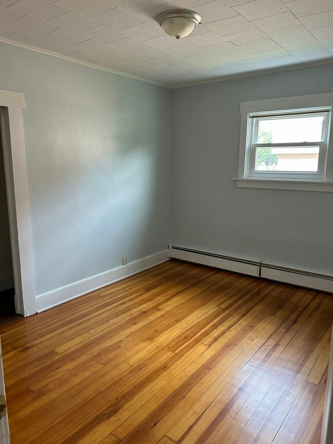 Building Photo - 325 Daggett Avenue, Unit 1