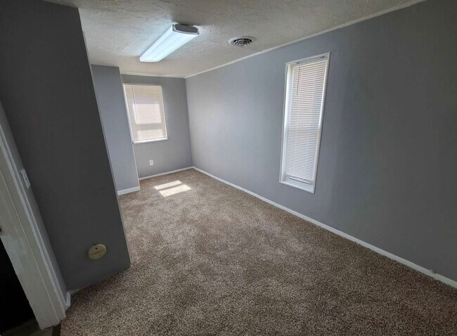 Building Photo - 1900 Deering Ave