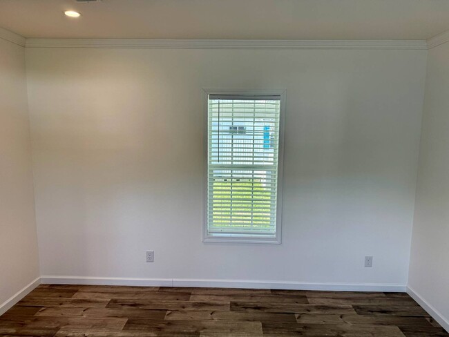 Building Photo - 956 N Colonial Cir