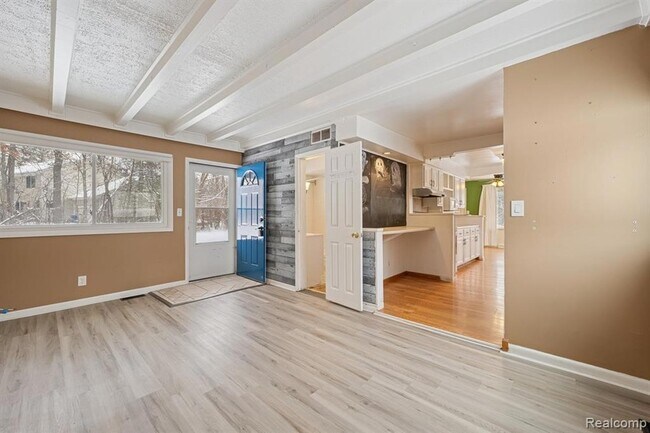 Building Photo - 2266 Newberry Rd