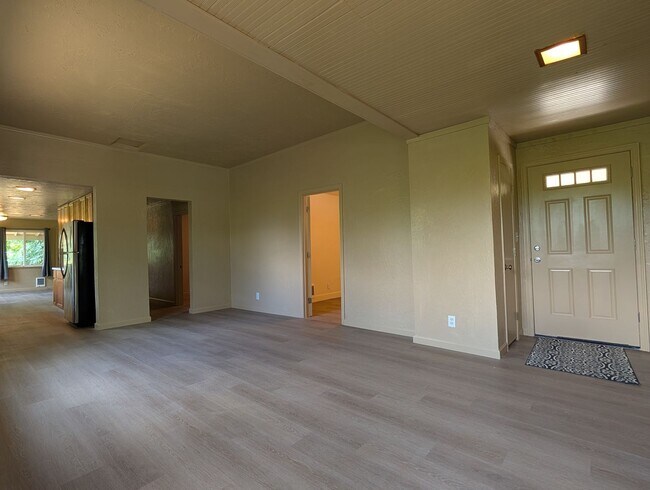 Building Photo - Great 3 bed/1bath home in Springfield!