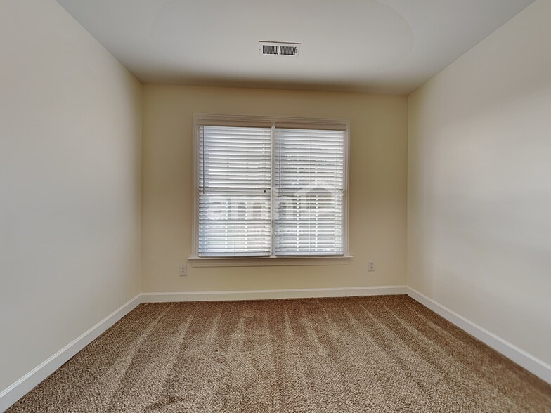 Building Photo - 1513 Bowmore Pl