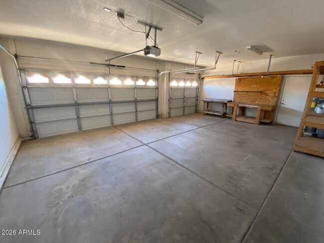 Building Photo - 3358 E Wickieup Ln