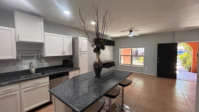 Building Photo - 1337 W Orangeburg Ave