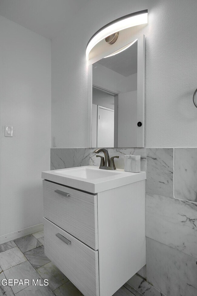 Building Photo - 9709 Vallarta Dr