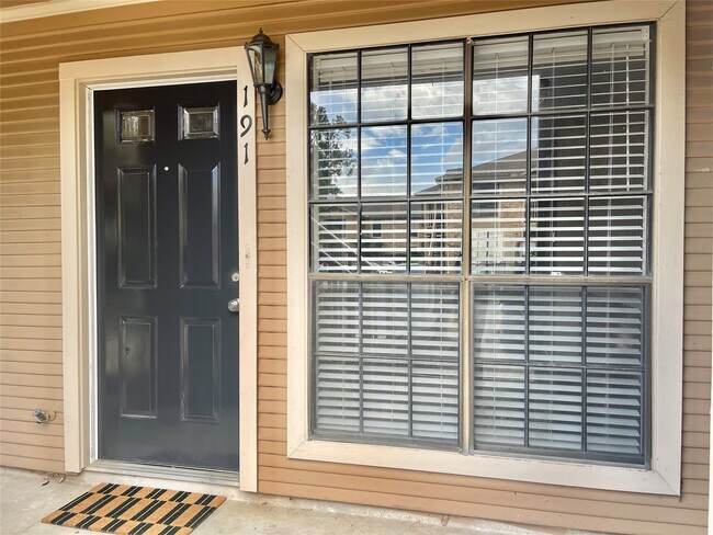 Building Photo - 1311 Antoine Dr