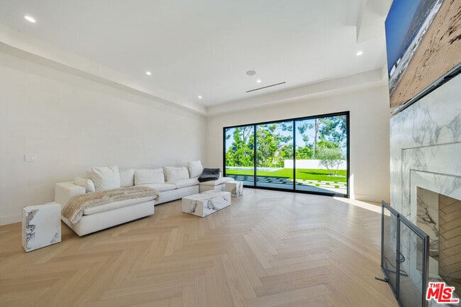 Building Photo - 12001 Crest Ct