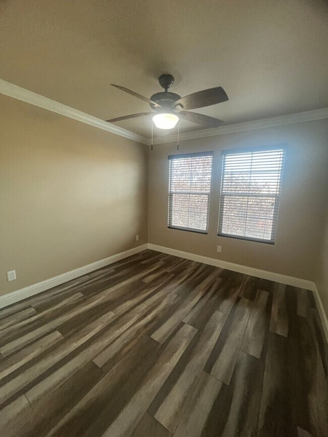 Building Photo - Two Story Home Move In Ready located in Avalon Gated Community!!!