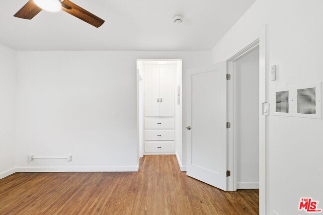 Building Photo - 4921 Coldwater Canyon Ave