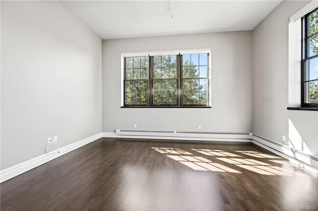 Building Photo - 2917 Main St