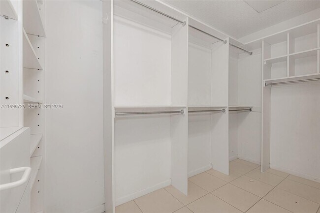 Building Photo - 950 SW 138th Ave