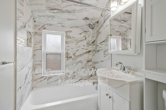 Building Photo - 8600 Lantern Ln