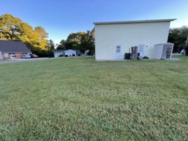 Building Photo - 3455 Hedge Drive Northeast