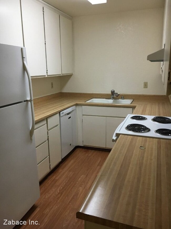 Building Photo - 857 Adams Terrace