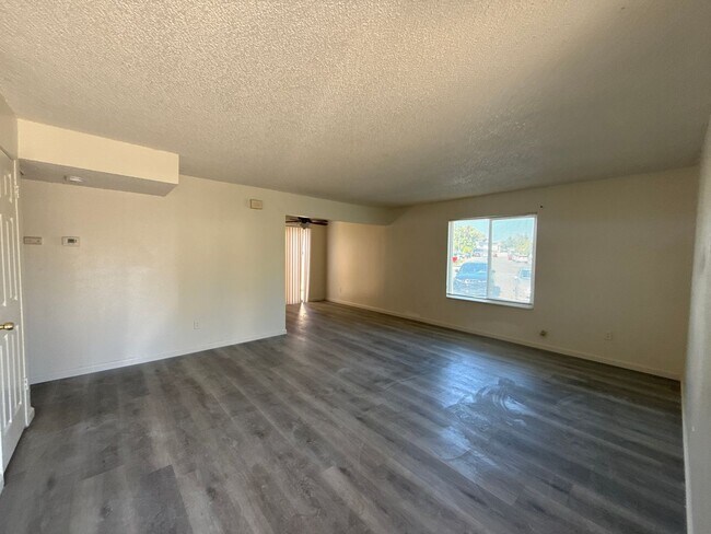 Building Photo - 9001-9005 Stacey Ct